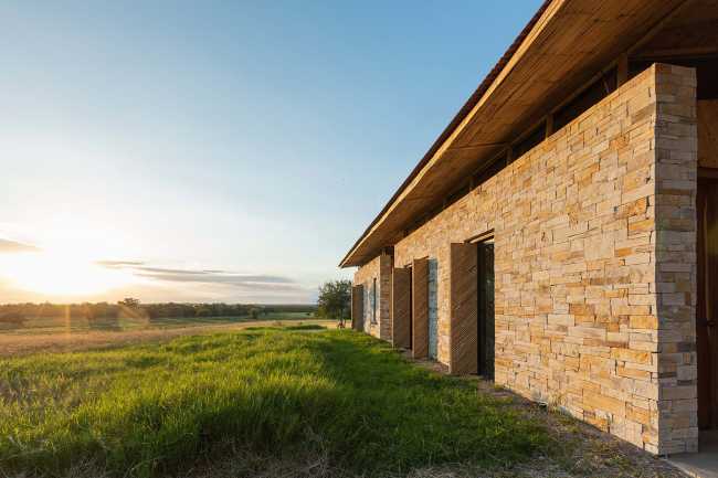 Housing in Mexico. Solar position, wind and trees as guidelines for the project