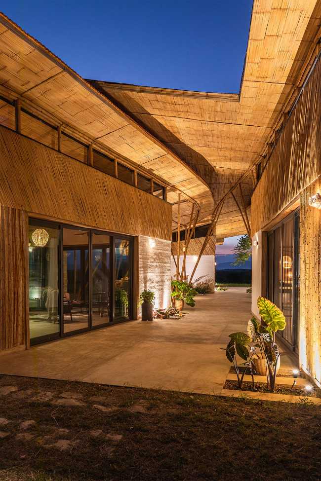 Housing in Mexico. Solar position, wind and trees as guidelines for the project