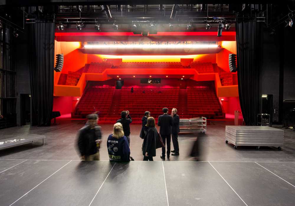 Le théâtre en tant que protagoniste métamorphique du spectacle. L'art comme défi social dans une terre de mines