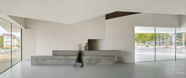 The theatre as a metamorphic protagonist of the spectacle. Art as a social challenge in a land of mines