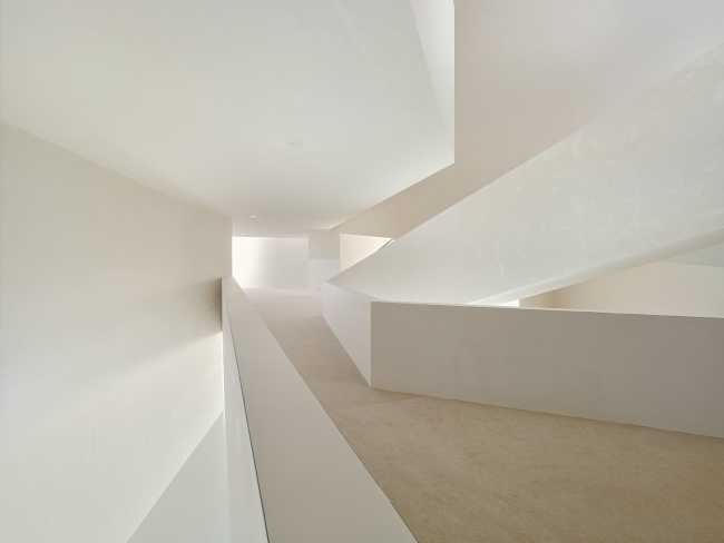 The theatre as a metamorphic protagonist of the spectacle. Art as a social challenge in a land of mines