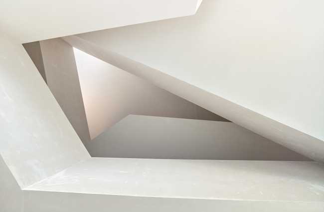 The theatre as a metamorphic protagonist of the spectacle. Art as a social challenge in a land of mines