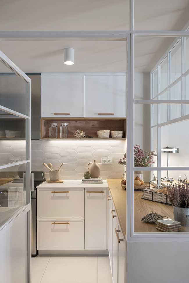 Elogio del “paesaggio interno”. Finestre e balconi aperti sugli spazi abitativi