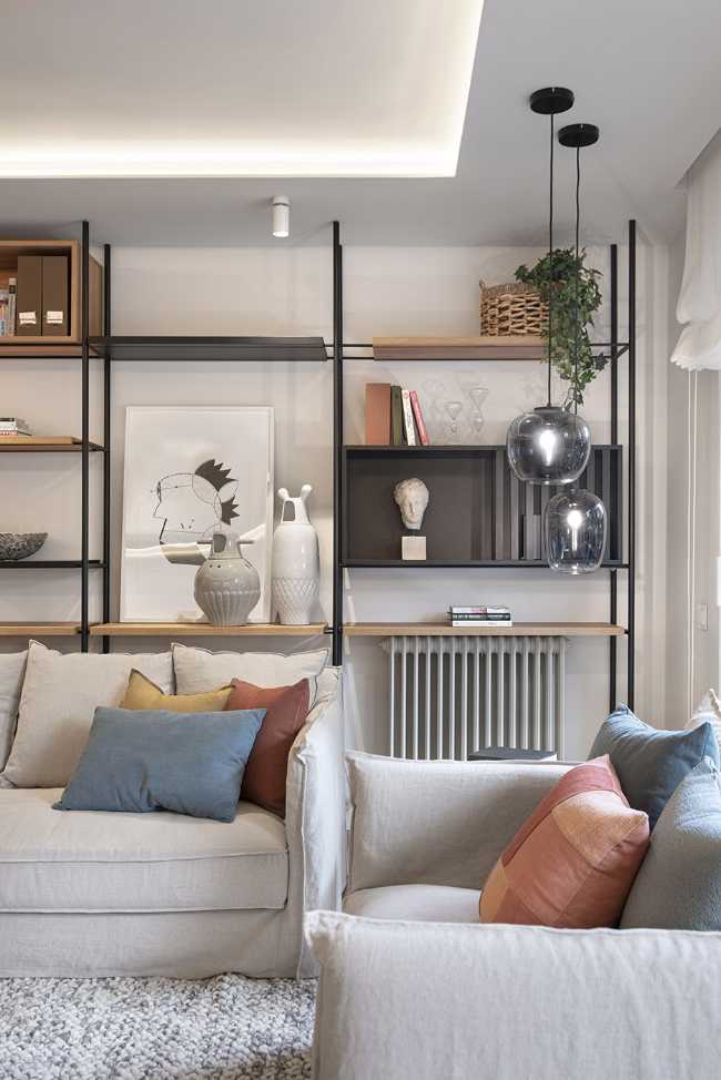 Elogio del “paesaggio interno”. Finestre e balconi aperti sugli spazi abitativi