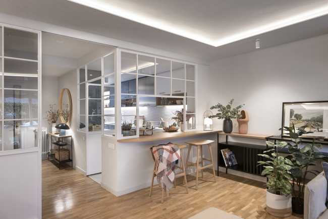 Elogio del “paesaggio interno”. Finestre e balconi aperti sugli spazi abitativi