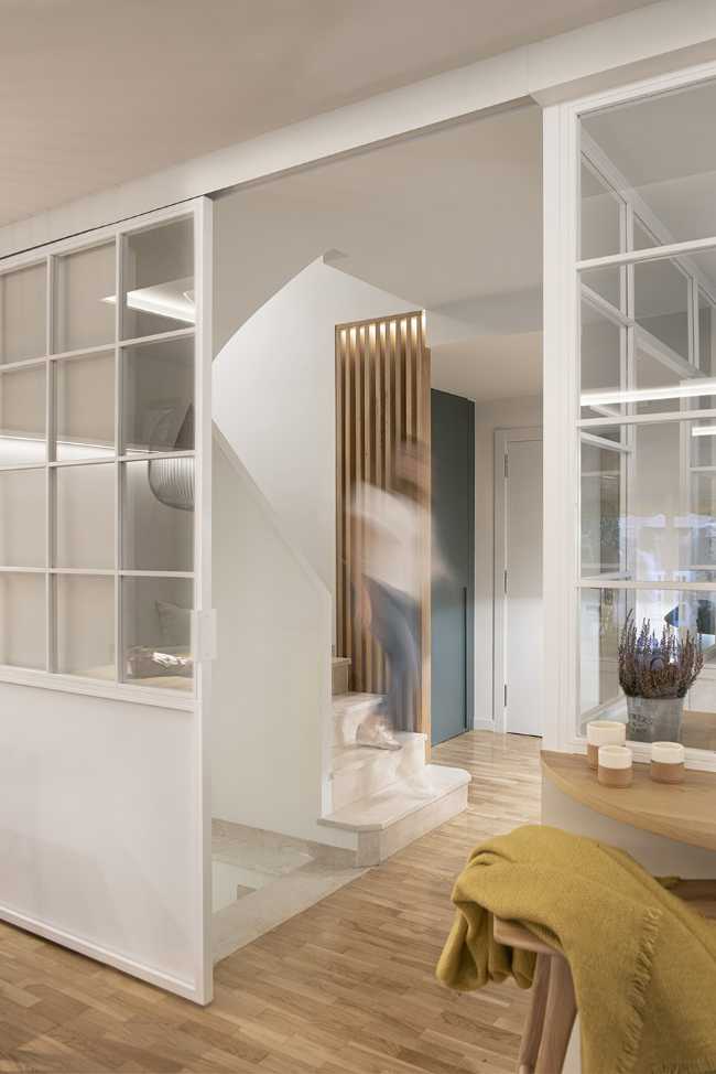 Elogio del “paesaggio interno”. Finestre e balconi aperti sugli spazi abitativi