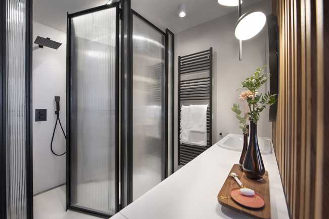 Elogio del “paesaggio interno”. Finestre e balconi aperti sugli spazi abitativi