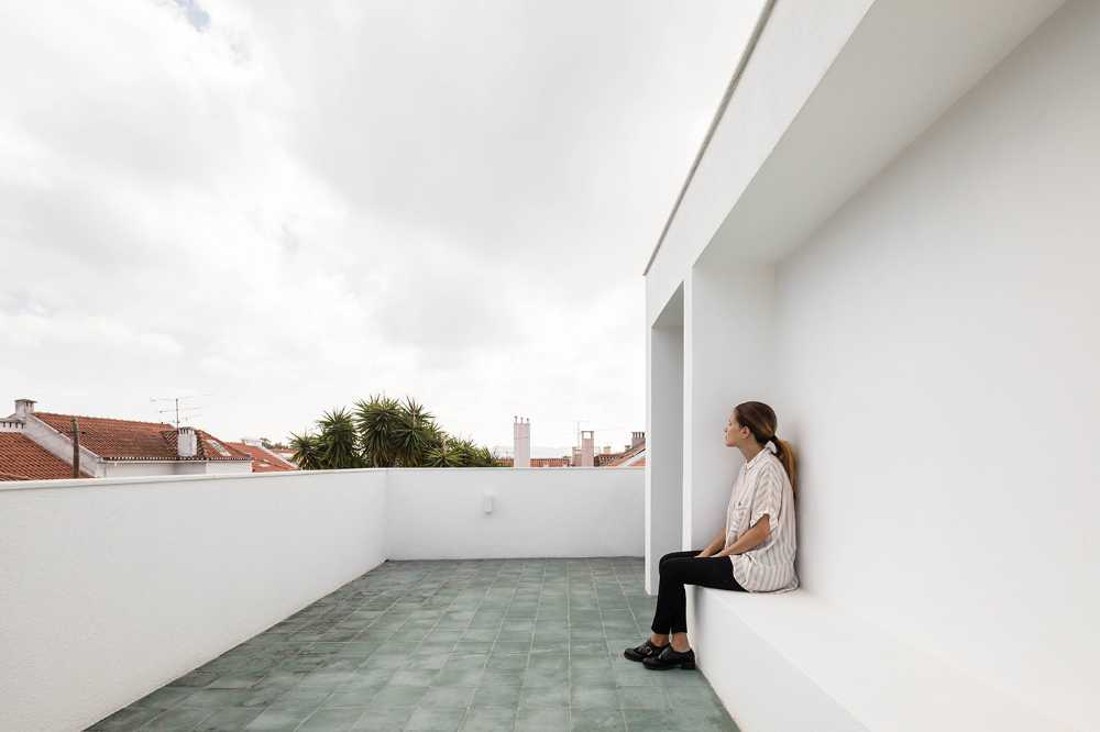 Lisbon House. Expansion, upgrading and optimization of the roof morphology