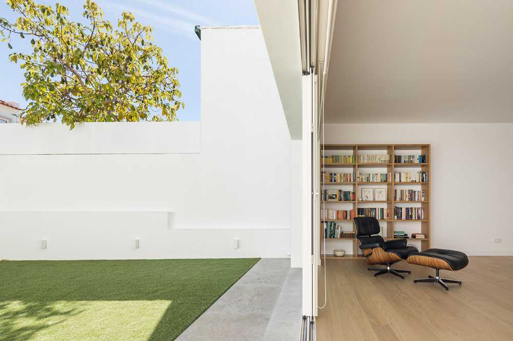 Lisbon House. Expansion, upgrading and optimization of the roof morphology