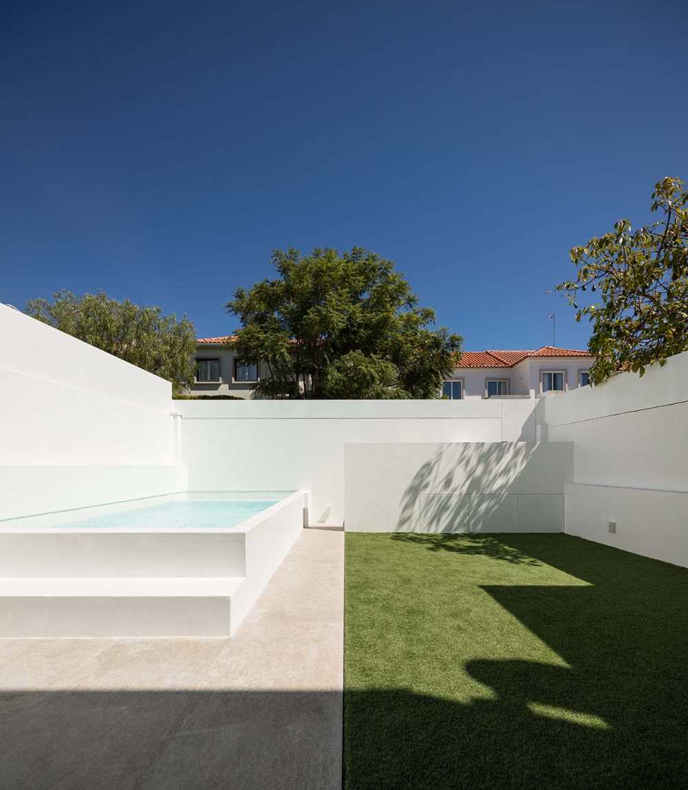 Lisbon House. Expansion, upgrading and optimization of the roof morphology