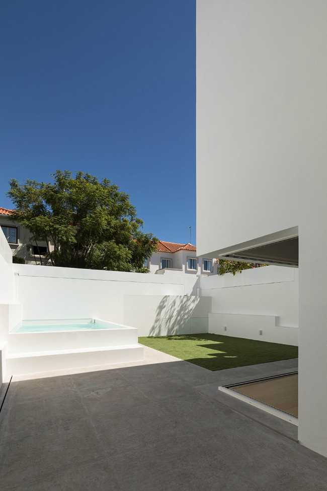 Casa en Lisboa. Ampliación, recualificación y optimización de la morfología del techo