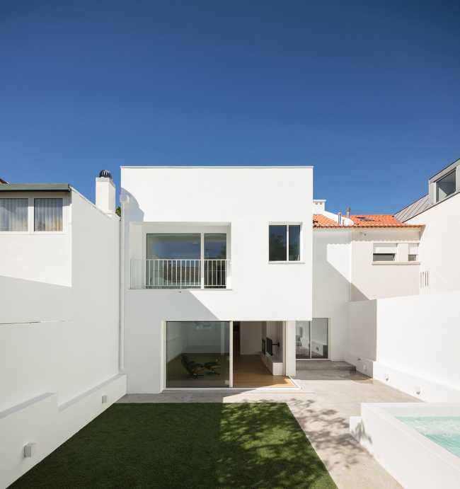 Casa en Lisboa. Ampliación, recualificación y optimización de la morfología del techo