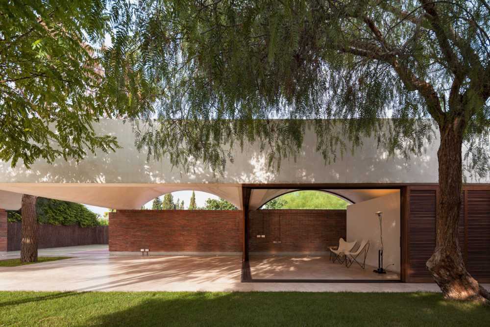 House renovation IV, exposed brick walls and vaulted roof