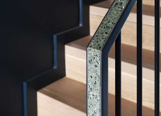 Cubist glass volumes for a Victorian home. A paradox between light weight and solidity