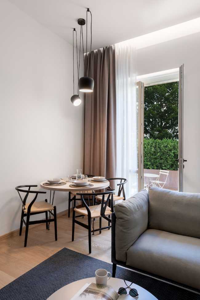 salotto con porta finestra