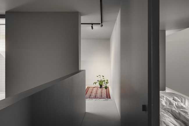 Vivienda monocromática gris