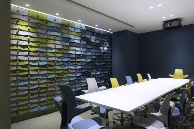 Contemporary art in a logistics centre. An inspiring experience for elite customers