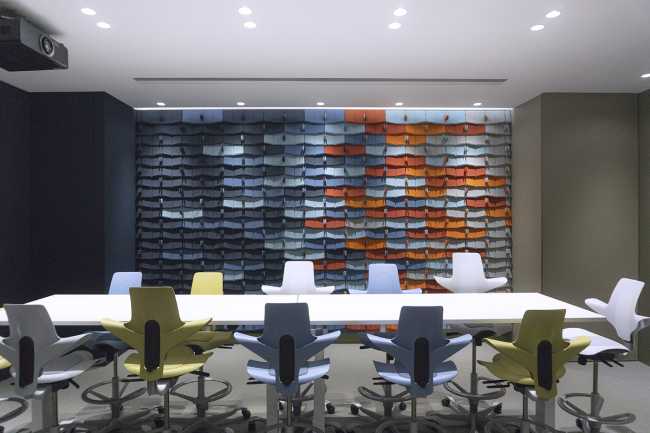 Contemporary art in a logistics centre. An inspiring experience for elite customers