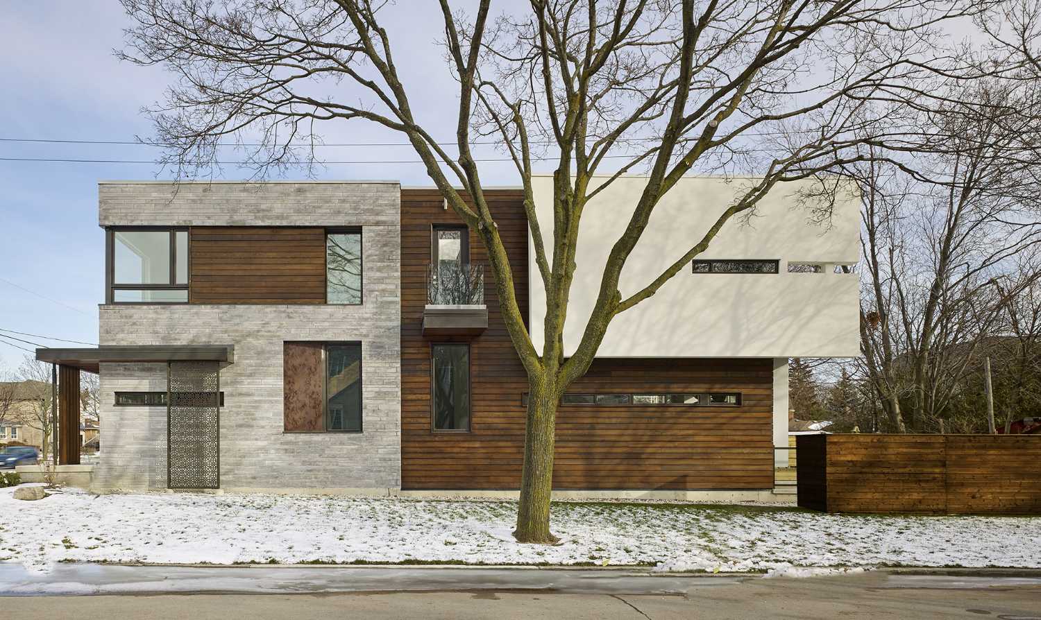 Casa moderna combina diseño y funcionalidad. Líneas sencillas unidas con materiales naturales y refinados