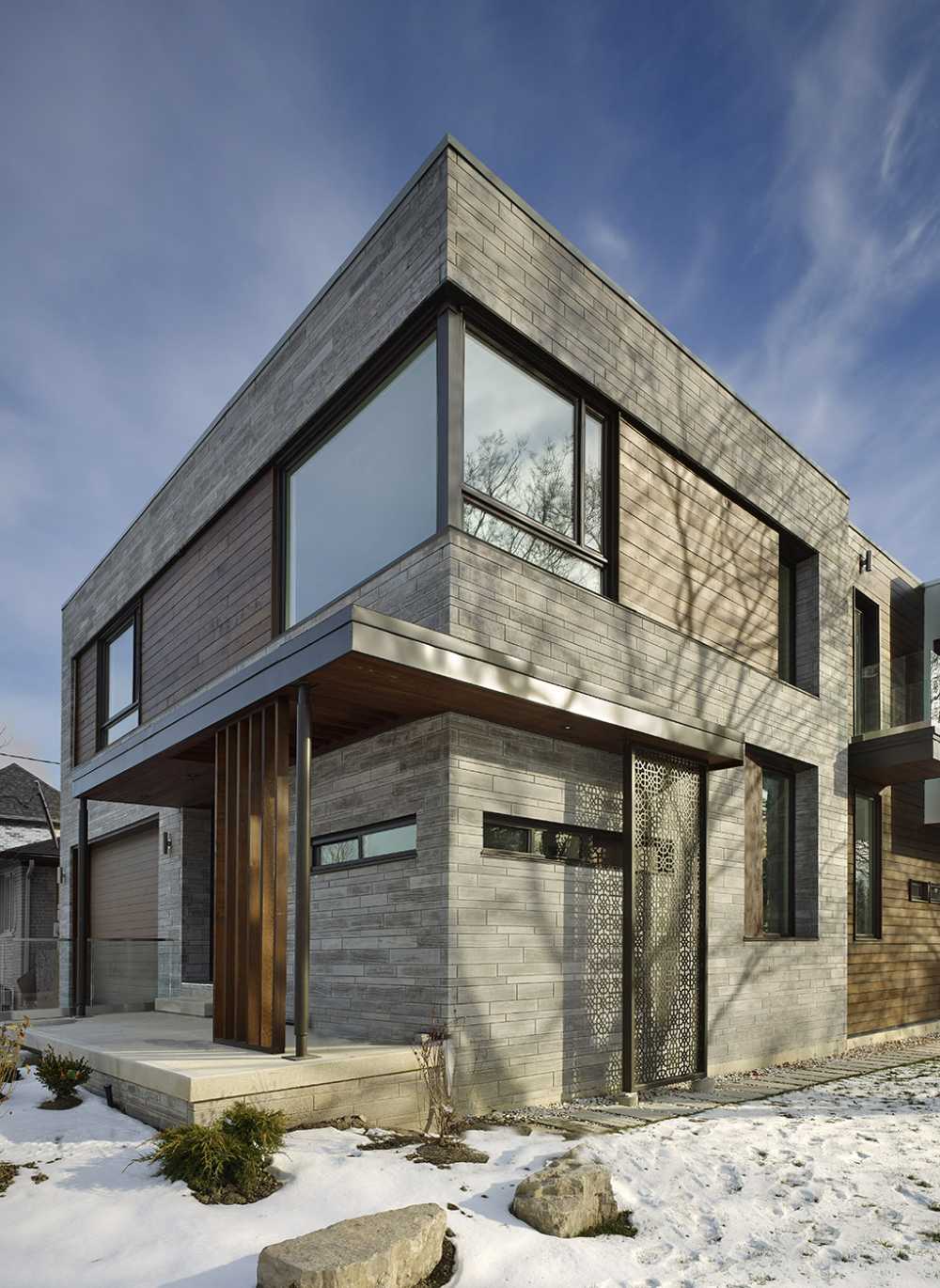 Casa moderna coniuga design e funzionalità. Linee semplici unite a materiali naturali e raffinati