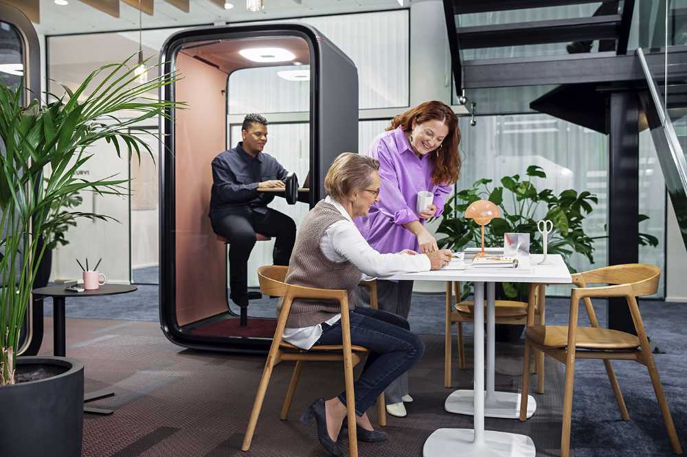Telephone booth for offices. Design and technology to prepare for the growing demand for video conferencing
