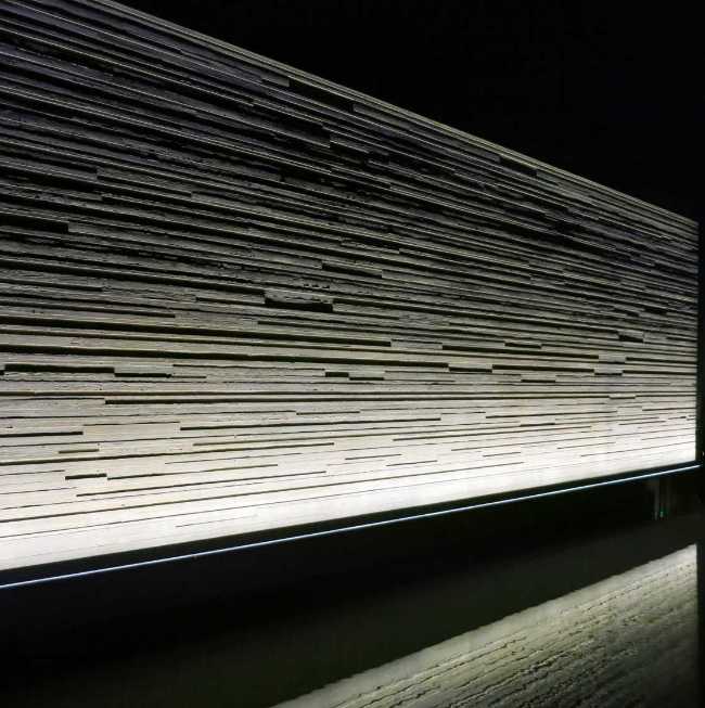 Art museum dedicated to the artist Mu Xin. An intersection of architectural volumes made of reinforced concrete