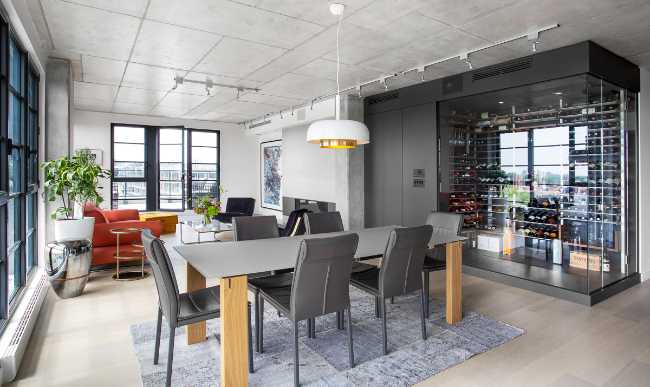 Lofts in Montreal. Black, white oak and colour accents for a young, urban interior design