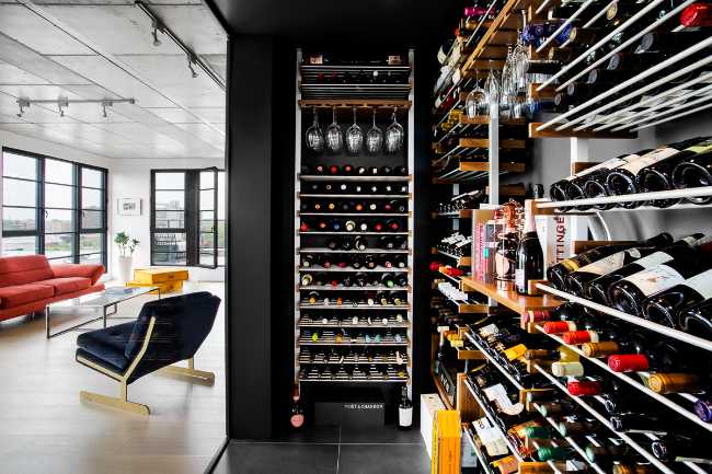 Lofts in Montreal. Black, white oak and colour accents for a young, urban interior design