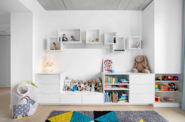Lofts in Montreal. Black, white oak and colour accents for a young, urban interior design