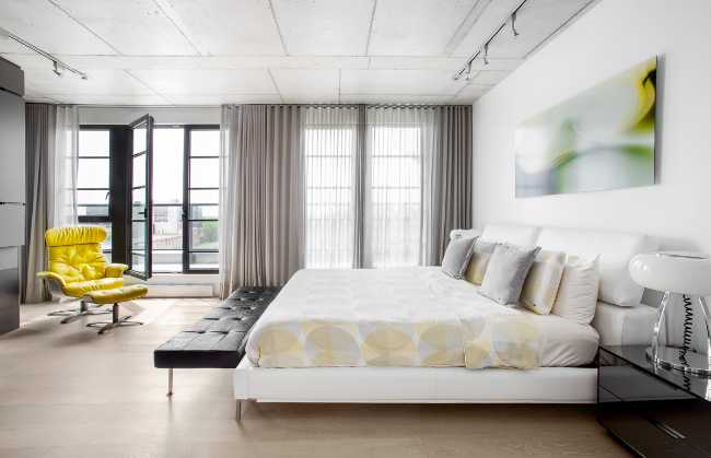 Lofts in Montreal. Black, white oak and colour accents for a young, urban interior design