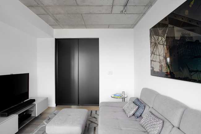 Lofts in Montreal. Black, white oak and colour accents for a young, urban interior design