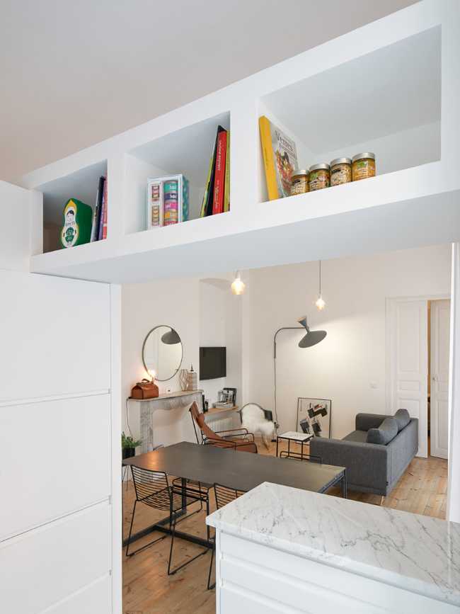 Renovated apartment in Corsica. Wooden floor and local marble fireplaces