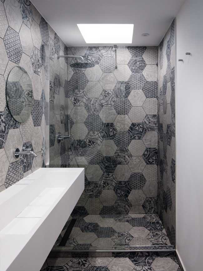 Renovated apartment in Corsica. Wooden floor and local marble fireplaces