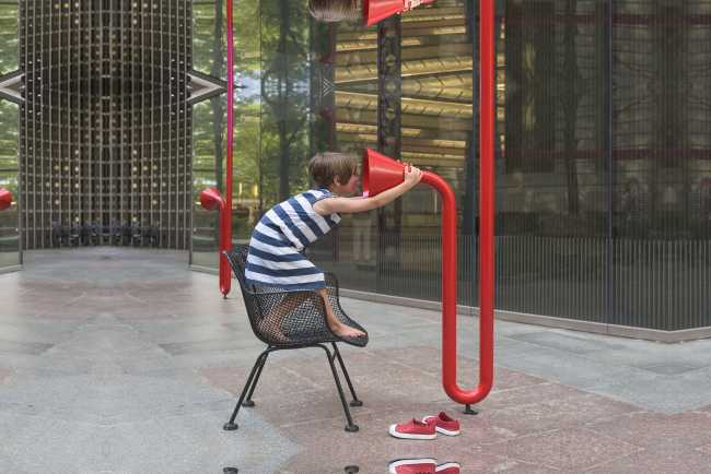 In the city are we alone or together? Urban design as a spark for spontaneous interaction