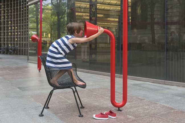 In città siamo soli o insieme? Design urbano come scintilla di interazione spontanea