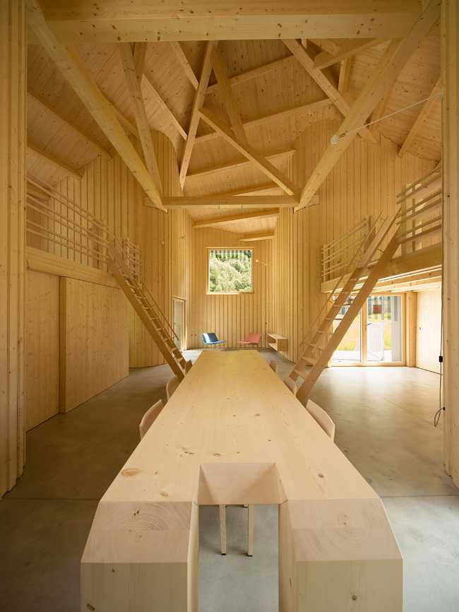 Dwelling designed as a living sculpture. A work on the borderline between art and architecture