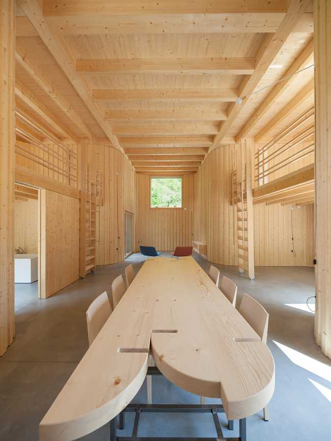 Dwelling designed as a living sculpture. A work on the borderline between art and architecture