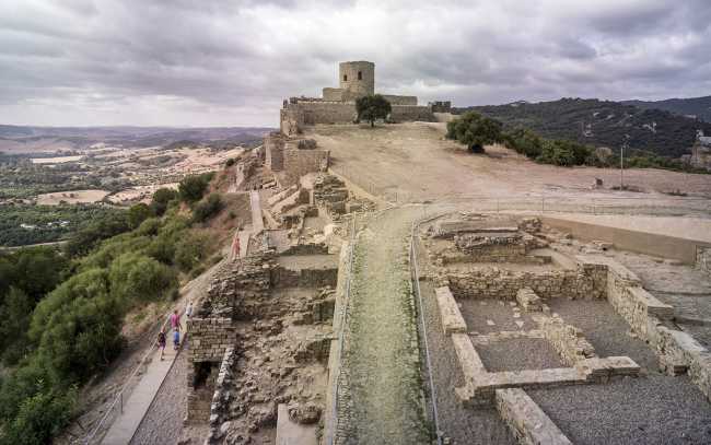 Landscape and history, the great beauty of Los Alcornocales Reserve. The renovation of the castle