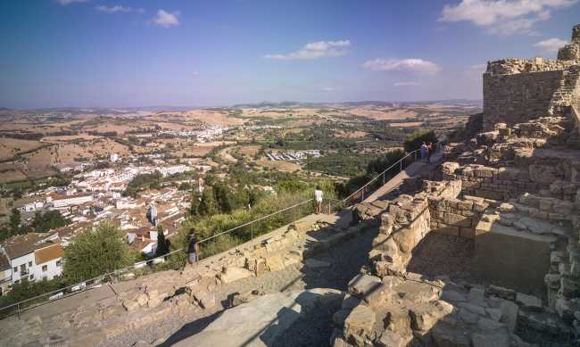 Landscape and history, the great beauty of Los Alcornocales Reserve. The renovation of the castle
