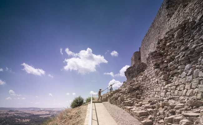 Landscape and history, the great beauty of Los Alcornocales Reserve. The renovation of the castle