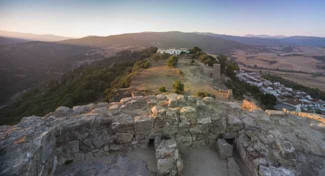 Landscape and history, the great beauty of Los Alcornocales Reserve. The renovation of the castle