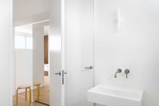 Renovation of an apartment in Ljubljana. An economical project with simple and open spaces