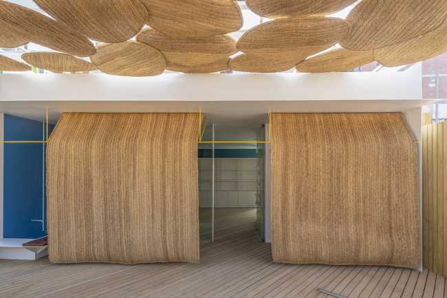 Small square associated with an archaeological site. The esparto is the protagonist of the performance