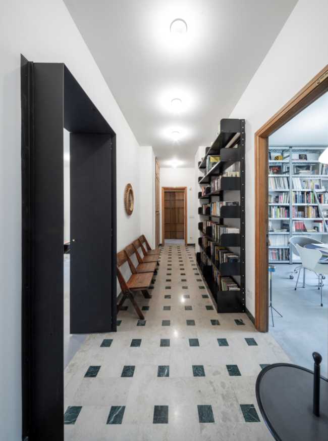 Renovated apartment in the center of Cuneo. New perception of space through the design of the furniture