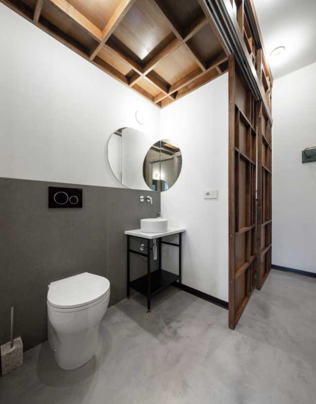 Renovated apartment in the center of Cuneo. New perception of space through the design of the furniture