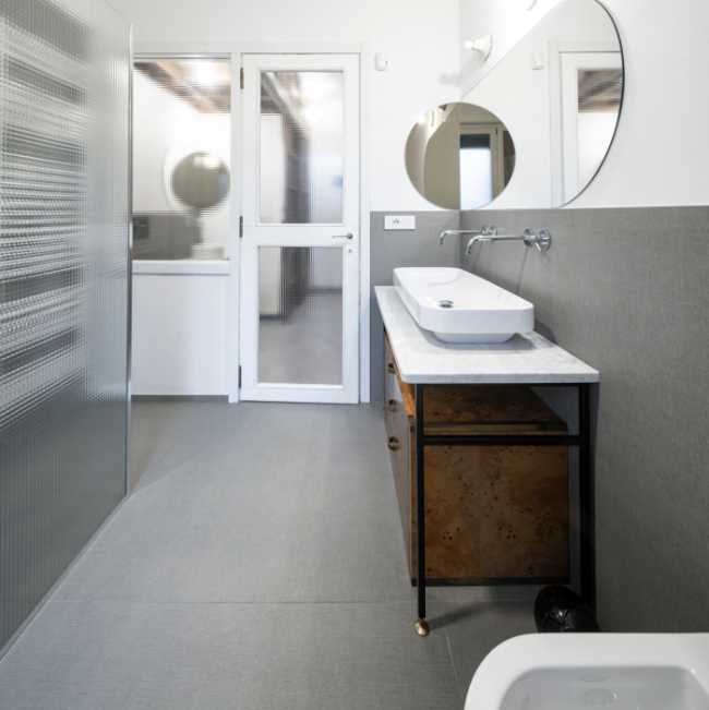 Renovated apartment in the center of Cuneo. New perception of space through the design of the furniture