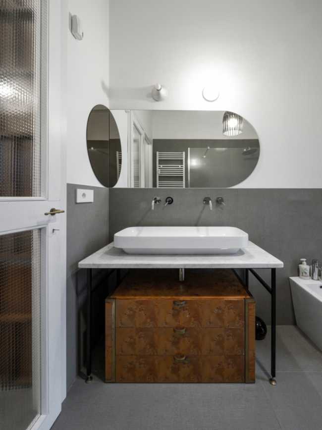 Renovated apartment in the center of Cuneo. New perception of space through the design of the furniture