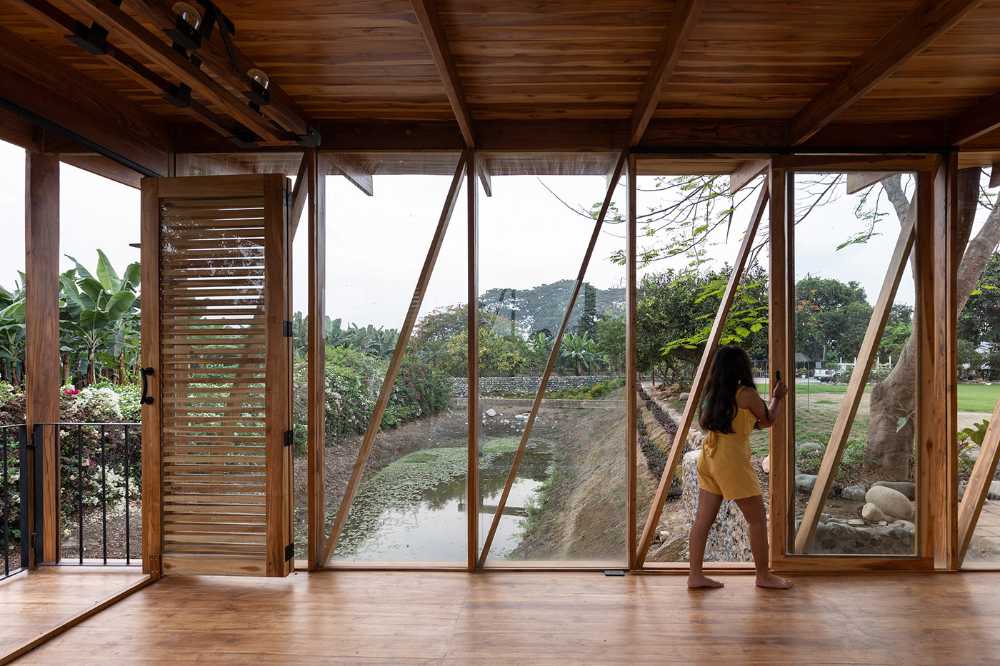 Tea room with minimal architecture. The surrounding environment becomes the protagonist of the space