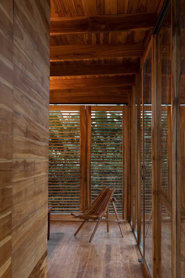 Salón de té con arquitectura minimalista. El entorno se convierte en el protagonista del espacio