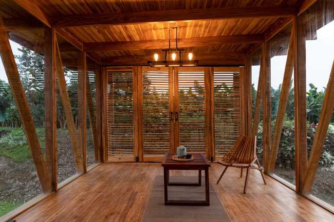 Salón de té con arquitectura minimalista. El entorno se convierte en el protagonista del espacio